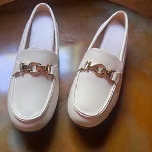 Cvistpieo Elegant White Loafers with Gold Accent